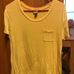 Yellow pocket t-shirt